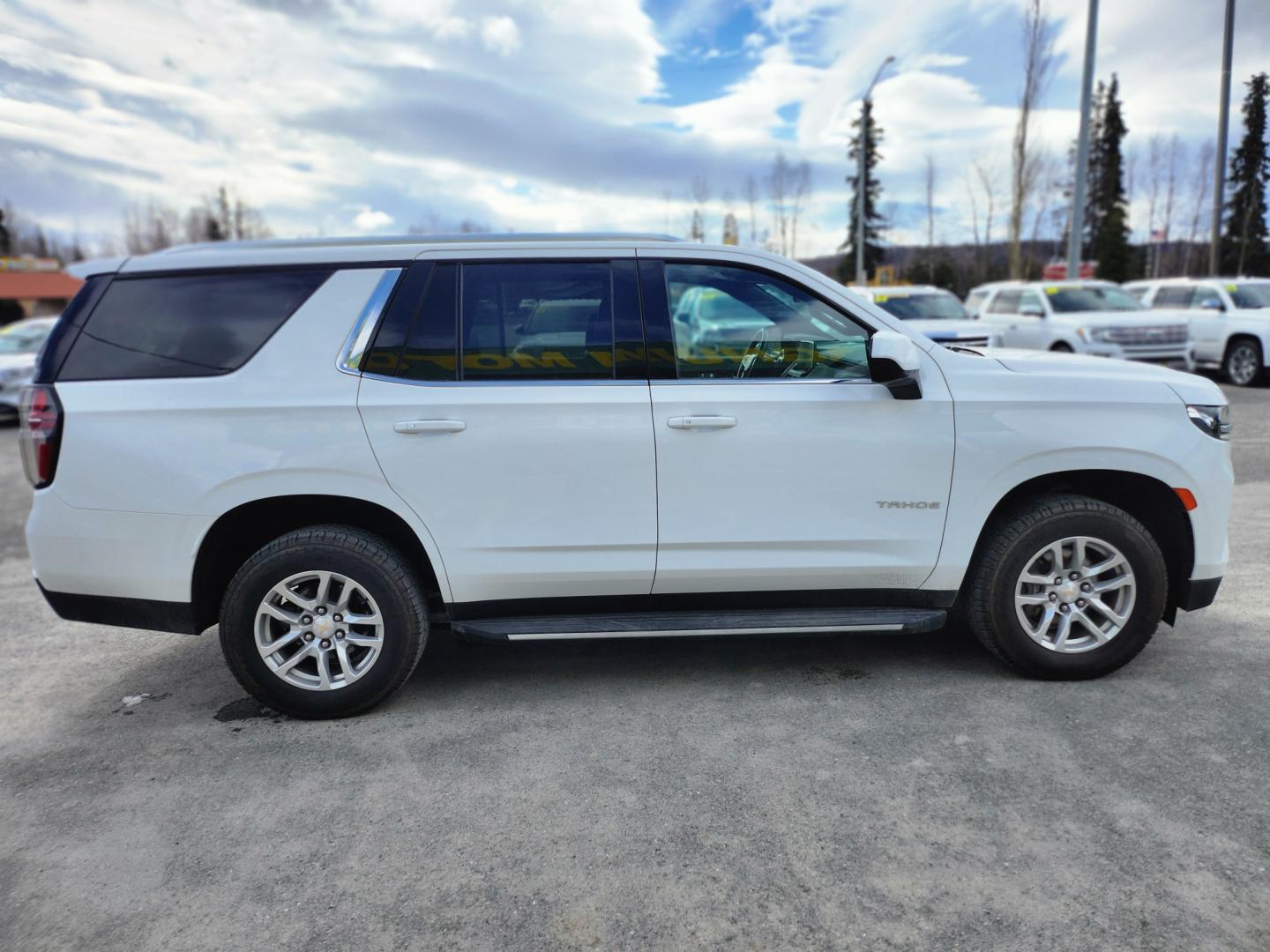 2021 WHITE /BLACK CHEVROLET TAHOE LT (1GNSKNKD5MR) with an 5.3L engine, Automatic transmission, located at 1960 Industrial Drive, Wasilla, 99654, (907) 274-2277, 61.573475, -149.400146 - Photo#6